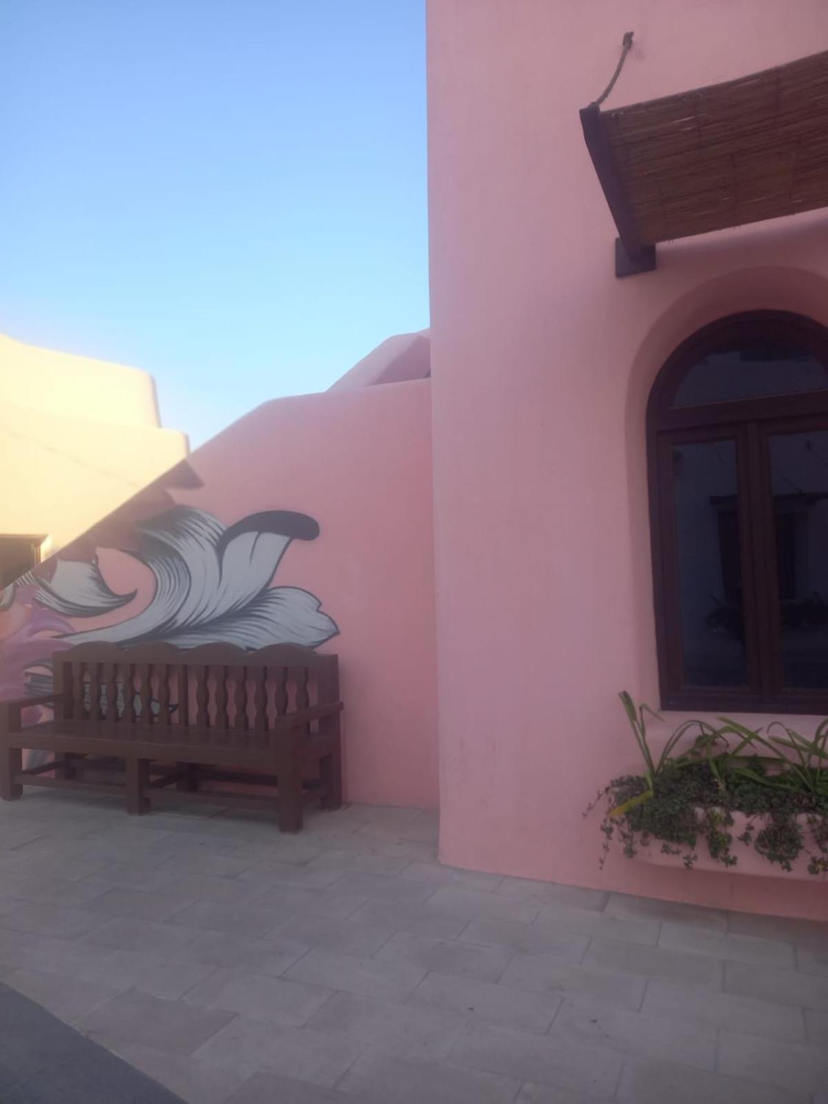 Mina Hotel And Residences By The Torch Doha Kültér fotó Mural at the Santa Barbara Museum of Contemporary Art